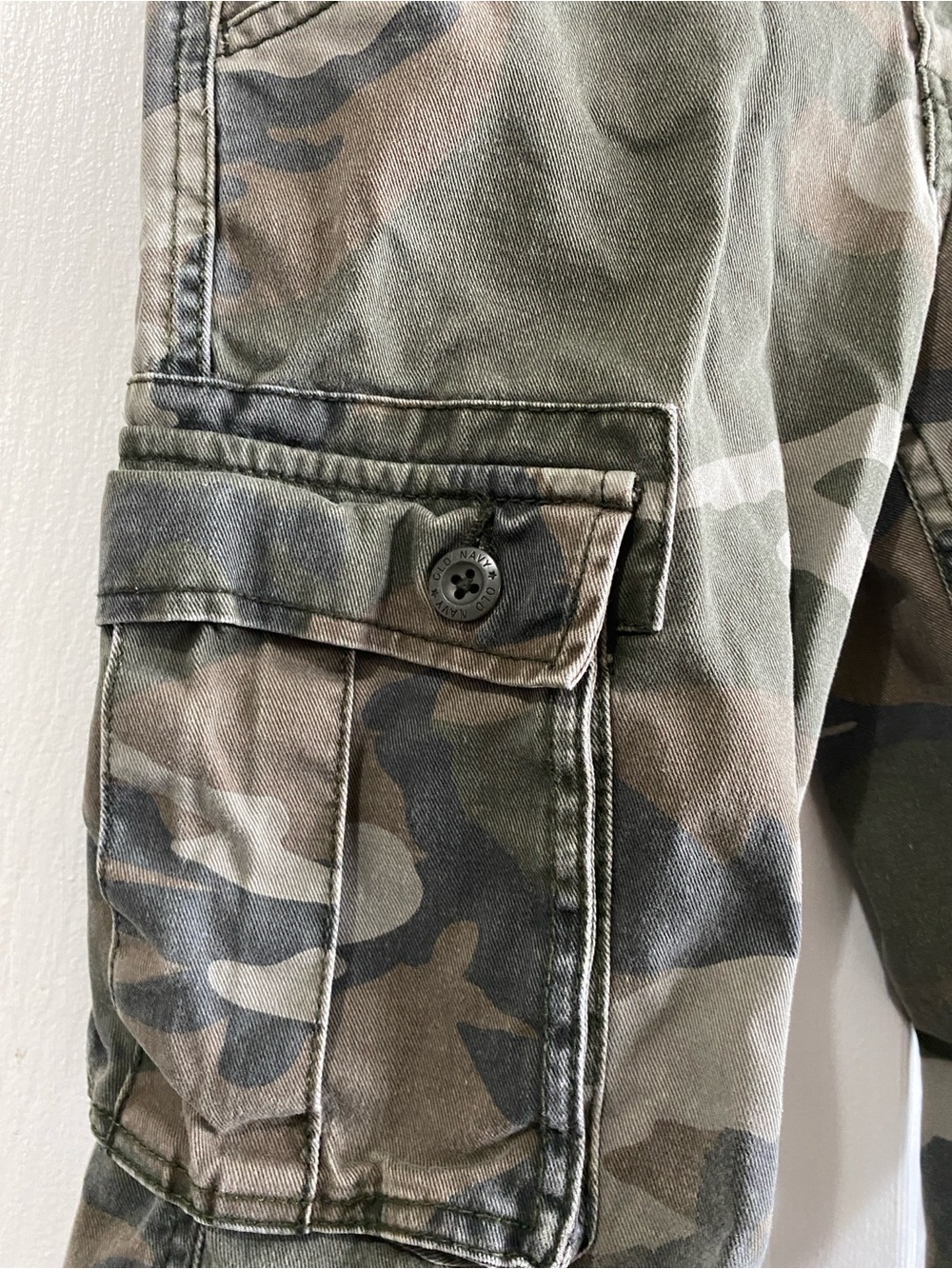 Old Navy Straight Fit Camouflage Cargo Pants - Boys Size 8 Regular - Picture 6 of 12